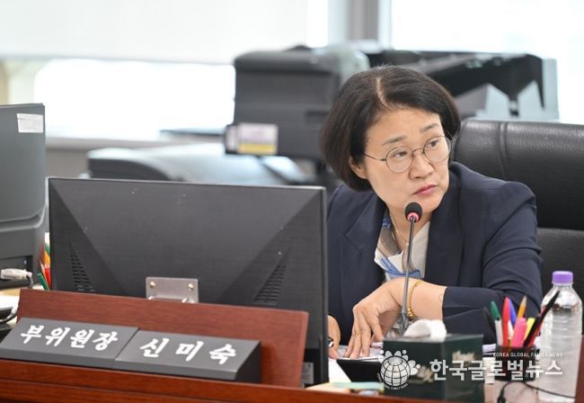 경기도교육청 예산결산특별위원회 부위원장인 신미숙 의원(더불어민주당, 화성4)
