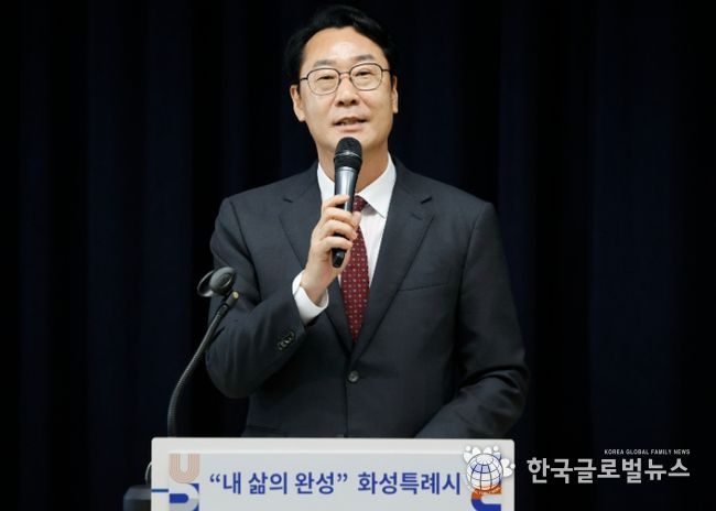 정명근 화성특례시장이 1일 민선8기 3주년 시정브리핑에서 발언하고 있다.
