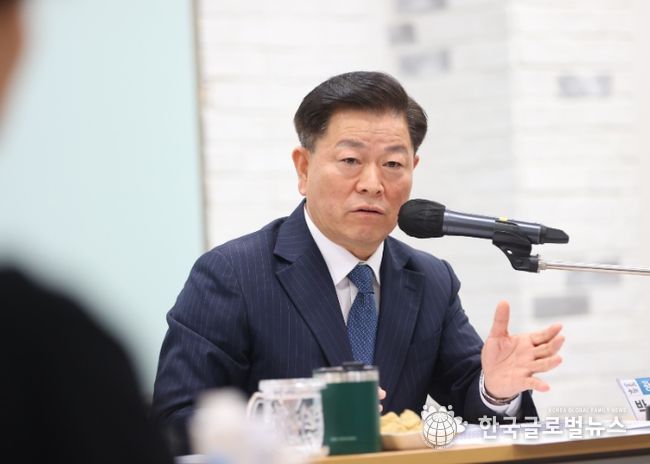 박승원 광명시장이 23일 오후 시청 중회의실에서 열린 ‘지속가능관광 활성화 용역’의 최종보고회에서 발언하고 있다.