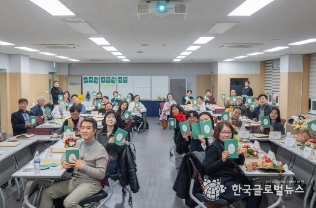 시흥 사람책은 함께 모여 의견을 나누며 발전방향을 찾아나가고 있다