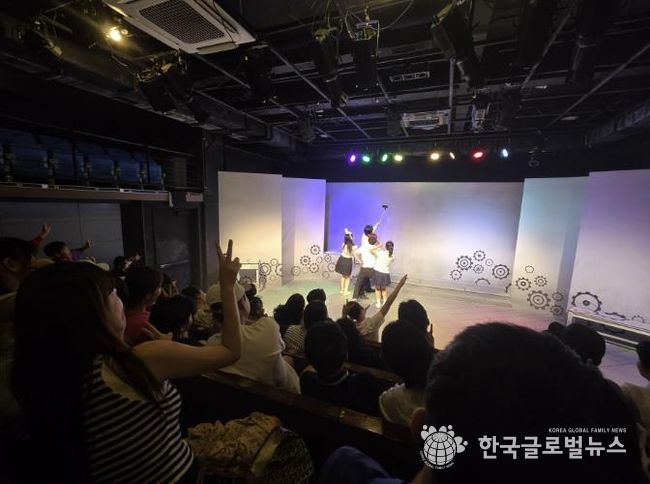 연극 시간을 파는 상점 관람