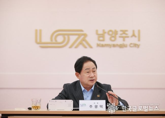 ‘2030 기업유치 마스터플랜’ 보고회에서 발언하고 있는 주광덕 시장