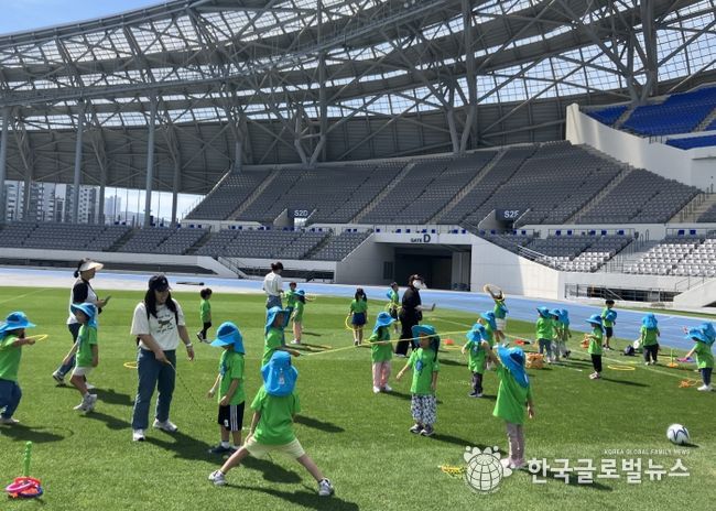 용인미르스타디움, 영·유아 대상 천연잔디 무료체험 성료