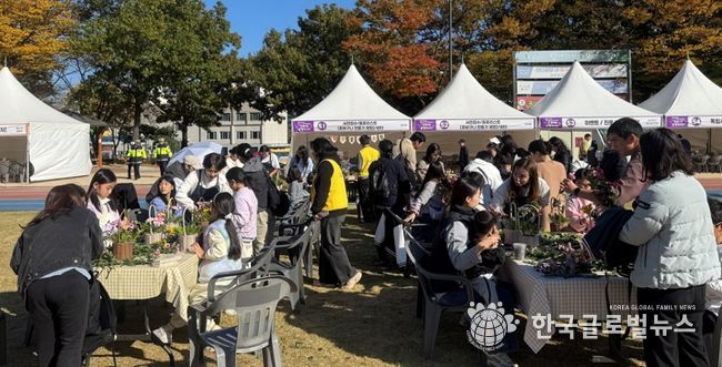지난 1일 광명시민체육관 일대에서 제10회 광명시청소년진로박람회 ‘진로야! 광명하자!!’가 진행 중이다.
