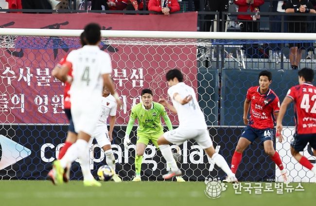 김천상무프로축구단이 11월 1일 토요일 16시 30분, 김천종합운동장에서 열린 ‘하나은행 K리그1 2025’ 35R 홈경기에서 포항스틸러스)에 0대 1로 경기를 마쳤다.