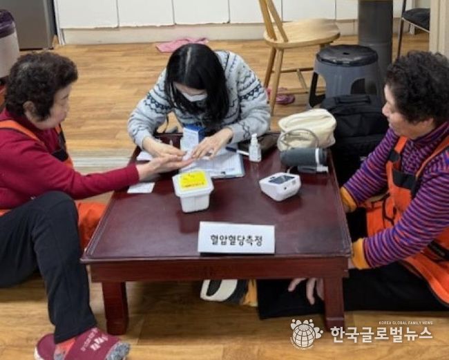 단원보건소 대부보건지소에서 대부도 경로당으로 찾아가는 이동 보건지소를 운영하고 있다.