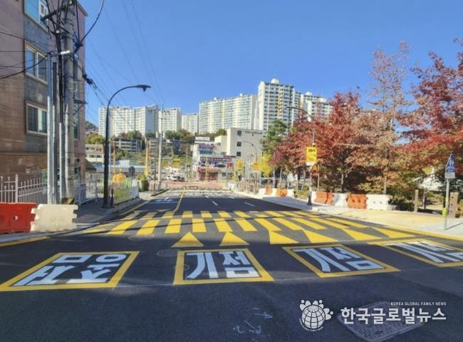 용인특례시 마북동 교동마을 현대홈타운 정문 앞 우회전 전용차로 확장