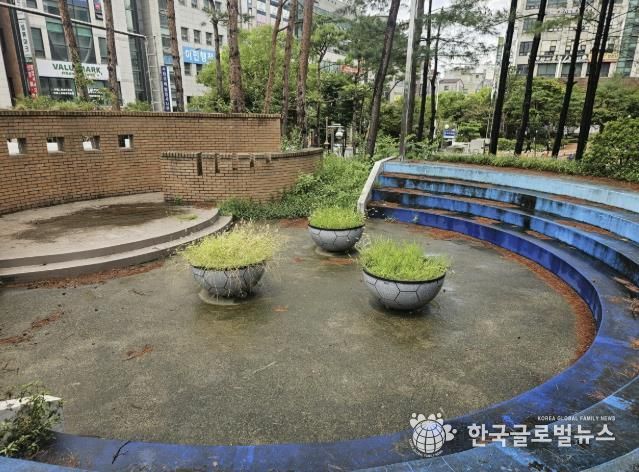 나눔숲 조성 전 영통종합사회복지관 야외 공간