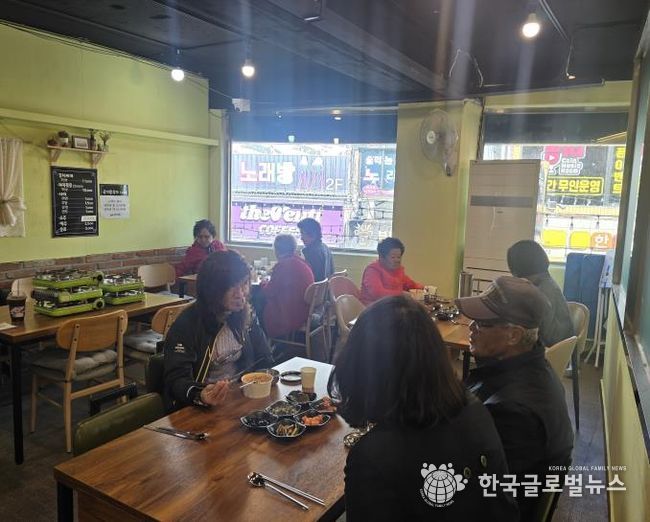 양평군 양평읍 '콧수염 김치찌개', 홀몸어르신께 매달 사랑의 한 그릇 선물