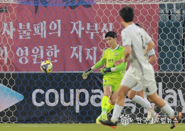 11월 8일 강원전 홈경기에서 문현호가 김천상무 데뷔전을 치렀다.