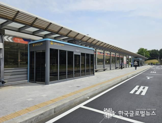 오이도역 버스정류소에 위치한 '스마트 셸터'