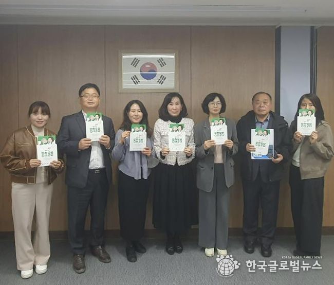 지난 13일 복지정책과·보건정책과 과장 및 팀장, 담당자, 통합지원협의체 위원 등 실무진 7명이 광주 서구보건소를 방문해 광주 서구의 통합돌봄 우수사례를 벤치마킹했다.