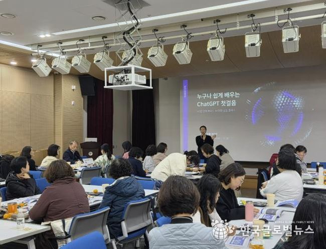 14일 소하도서관 강당에서 '제13회 작은도서관 학교'가 진행되고 있다