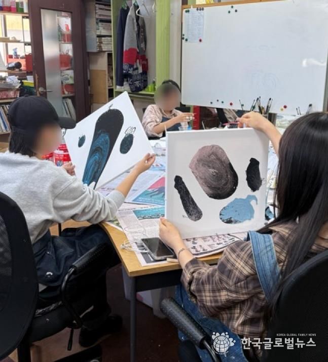 수원여자단기청소년쉼터 미술 전시회 '별빛을 보듬다' 개최