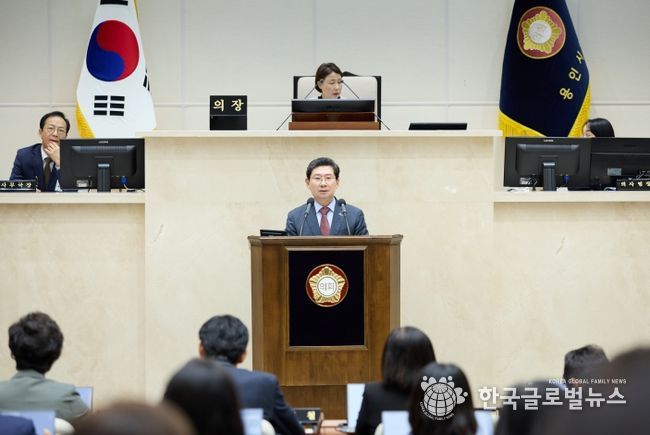 이상일 용인특례시장이 14일 '용인특례시의회 제297회 본회의'에서 시정연설을 통해 2026년 시정운영 방향을 제시했다.