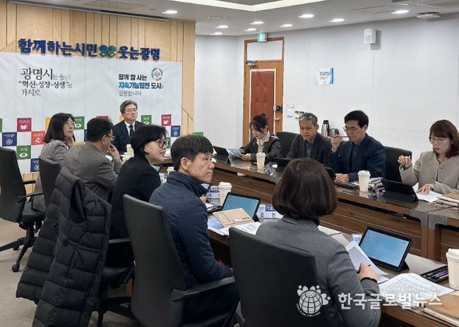 정순욱 광명시 부시장이 17일 '2025년도 세외수입 징수대책 보고회'를 주재하고 있다.