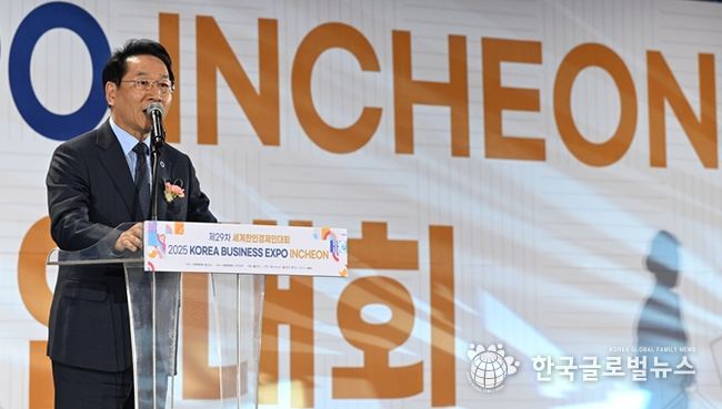 제29차 세계한인경제인대회에서 환영사를 하고 있는 유정복 시장