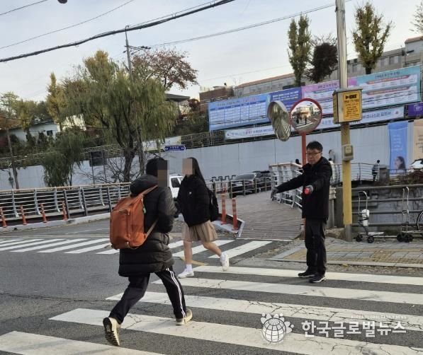 수원시 팔달구 행궁동 경기행복마을관리소, 등굣길 교통안전 지도 실시