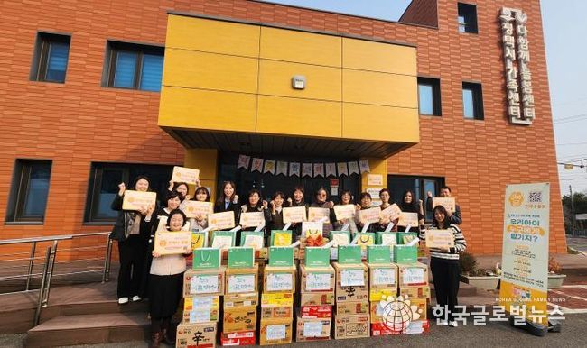 언제나돌봄 현판 전달식 개최 및 평택교원플루트오케스트라와 함께 라면 나눔