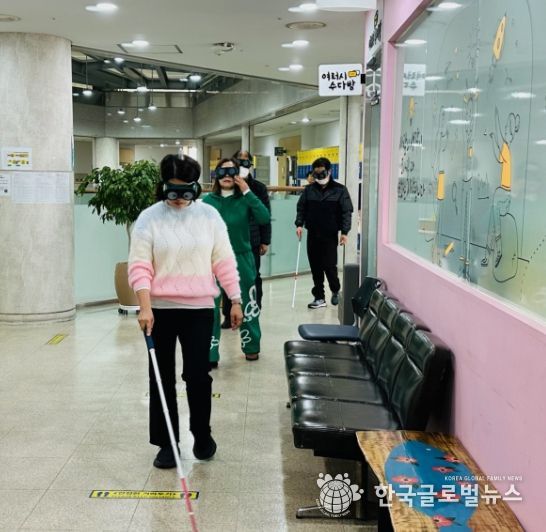 광명시 소하1동 행정복지센터는 26일 통장협의회 통장 43명을 대상으로 장애 인식 개선교육(장애 체험 프로그램)을 실시했다.