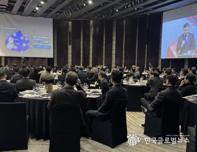 황규돈 수원시 경제자유구역추진단장이 수원 경제자유구역을 소개하고 있다.