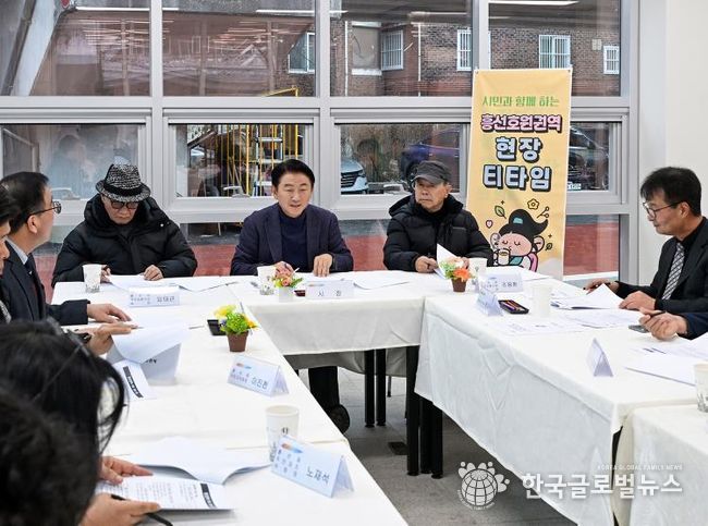 김동근 시장이 12월 10일 호호당 2호점에서 ‘흥선권역 현장 티타임’을 진행하고 있다.