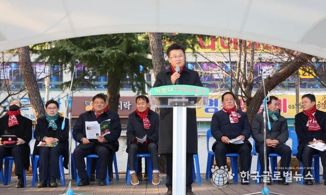 2025년 안성시 성탄트리점등식 개최...사랑과 나눔의 연대 빛내