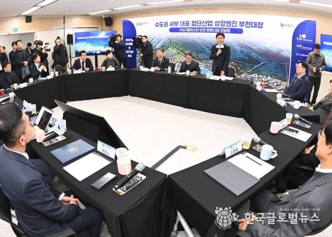 이달 15일 오정구청에서 열린 ‘부천대장 R&D 클러스터 비전 파트너쉽 간담회’에서 조용익 부천시장이 이야기하고 있다.