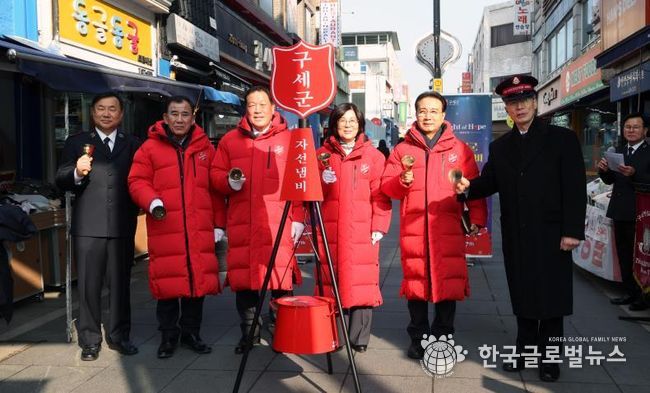 안성시, 희망의 종소리 울려 퍼져... 2025년 구세군 자선냄비 시종식 개최