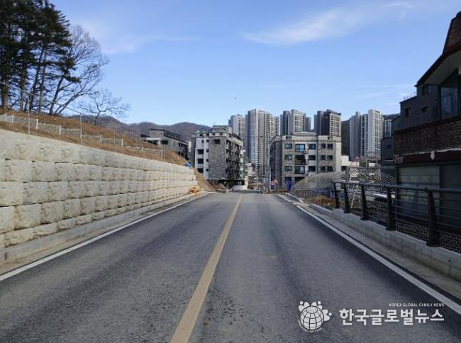 용인특례시 처인구가 모현읍 왕산2리 모산마을 일원에 소로를 개설했다.