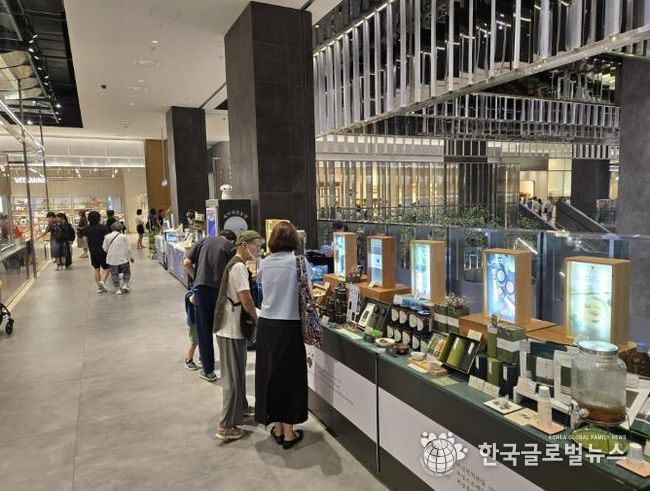 용인특례시 농산물종합가공지원센터는 지난해 센터 농식품 창업보육기업과 대형백화점을 연계한 팝업스토어 판매 지원사업을 진행했다.