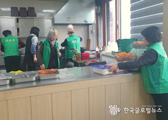 광명시 하안3동 행정복지센터는 지난 5일 행정복지센터 2층 대회의실에서 하안3동 기관·단체장협의회 신년회와 떡국 오찬 행사를 열었다.