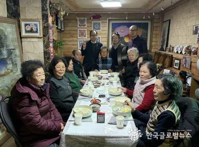 수원시 권선구 세류2동 한국치매미술치료협회, 새해맞이 떡국 나눔 행사