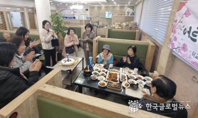 수원시 팔달구 우만1동, '독거어르신 위한 사랑의 생신상' 행사 열어