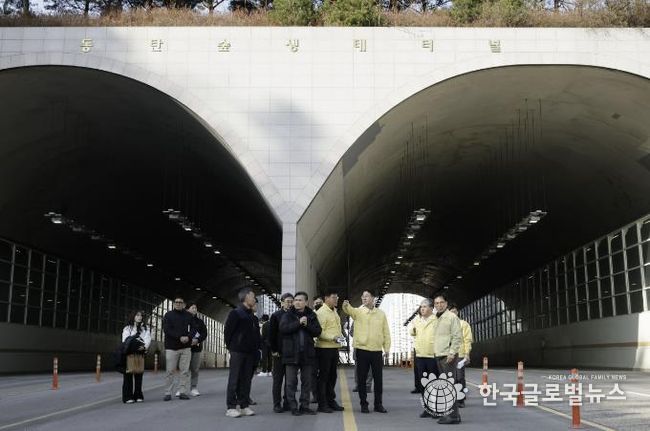 정명근 화성특례시장이 현장점검을 하고 있다