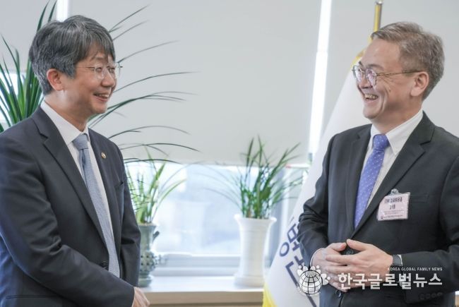 임승관 청장과 엔흐볼드 세레넨 몽골 국립감염병센터장 면담