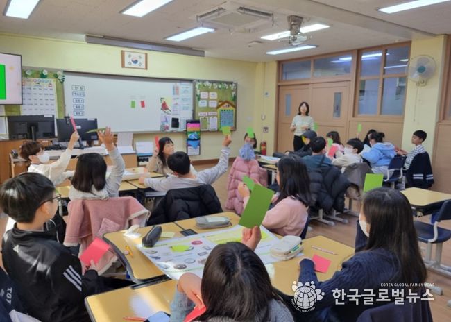 초등 고학년을 대상으로 디지털 윤리교육이 진행되고 있다.
