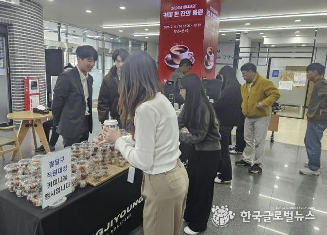 수원청년상인회, 수원시 팔달구 공직자들에 따뜻한 커피 전하며 감사의 마음 건네