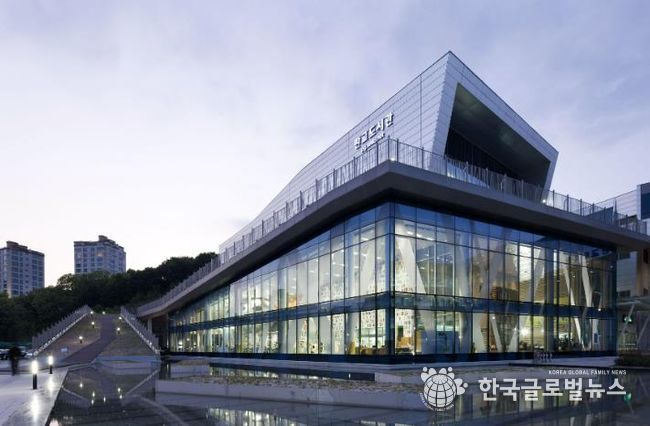 판교도서관-전경