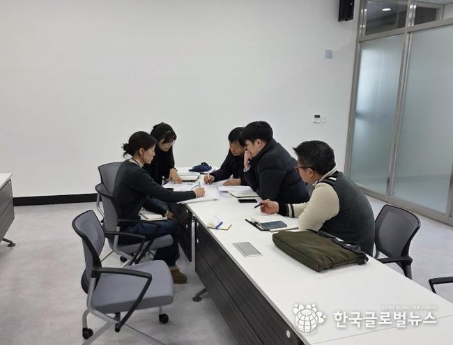 중대시민재해 예방 컨설팅을 하고 있다