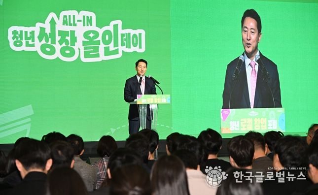 오세훈 서울시장이 3일(화) DDP에서 열린 '청년 성장 올인데이'에서 청년 창업가를 위한 서울시 역할을 소개하고 있다.