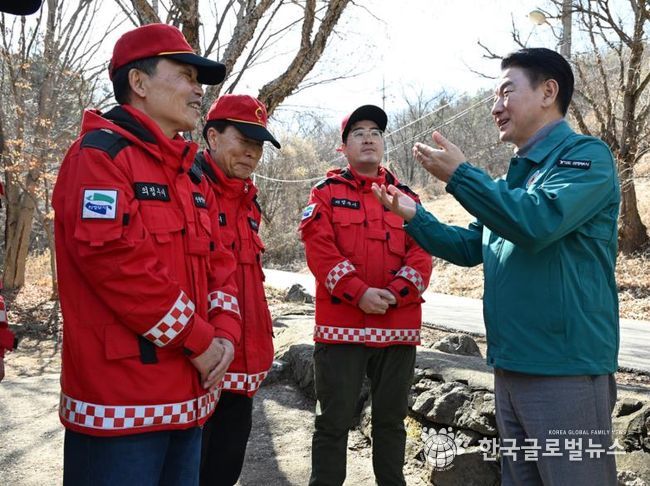 의정부시는 3월 3일 산불 대응 체계를 점검하고, 산불 예방 활동에 대한 현장 점검과 근무자 격려를 실시했다.