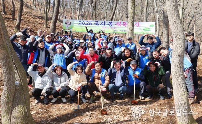 안성시 삼죽면 국사봉산악회, 국사봉 등산로 식목행사 실시
