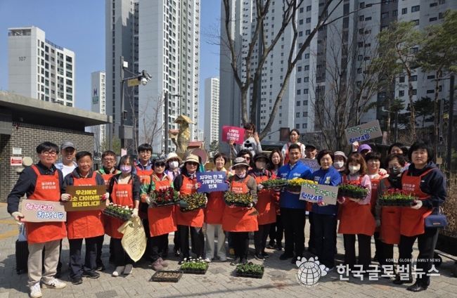 철산4동, 주민과 함께하는 마을 꽃 심기