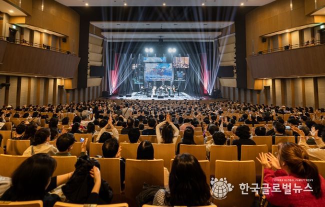 28일 용인포은아트홀에서 이상일 시장은 '그림과 스토리가 있는 음악회' 해설자로 참여했다