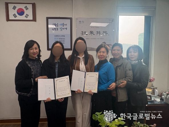 수원시 장안구 새마을지도자조원2동부녀회, ‧고등학생 2명에 ‘행복드림(Dream) 장학금’ 전달