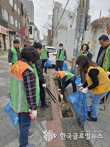 평택시 자율방재단, 호우 대비 빗물받이 집중 점검
