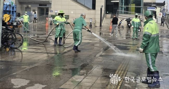 수원시 팔달구, 수원역 광장·환승센터 '반짝반짝 클린 ON' 합동 환경정비 실시