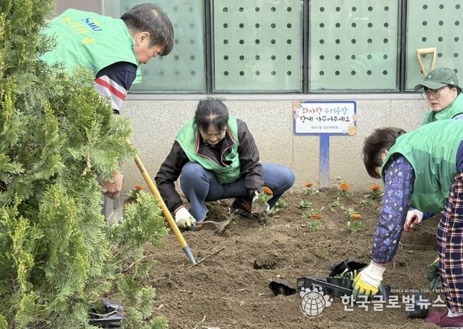 수원시 팔달구 화서1동, '우리동네 새빛 새단장' 행복정원 초화식재